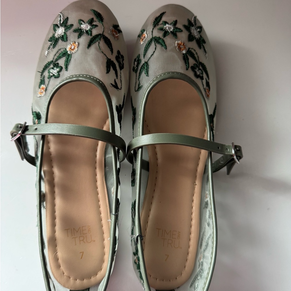 Embroidered Green Mesh Floral Mary Jane Ballet Flats - Picture 4 of 6